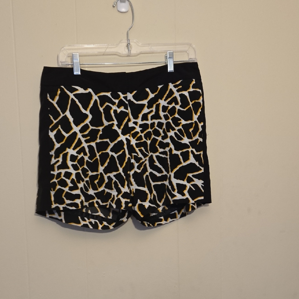 Worthington Black and Gold Patterned Shorts